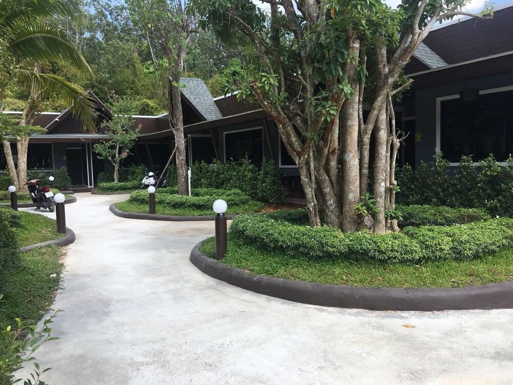 Hotel Pinthong Aonang Villa - Image 1