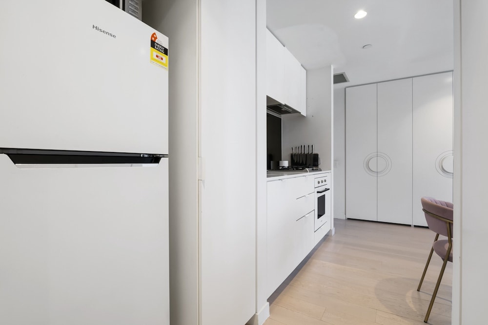 Bright South Yarra 1 Bed Flat Near Cafes & Shops