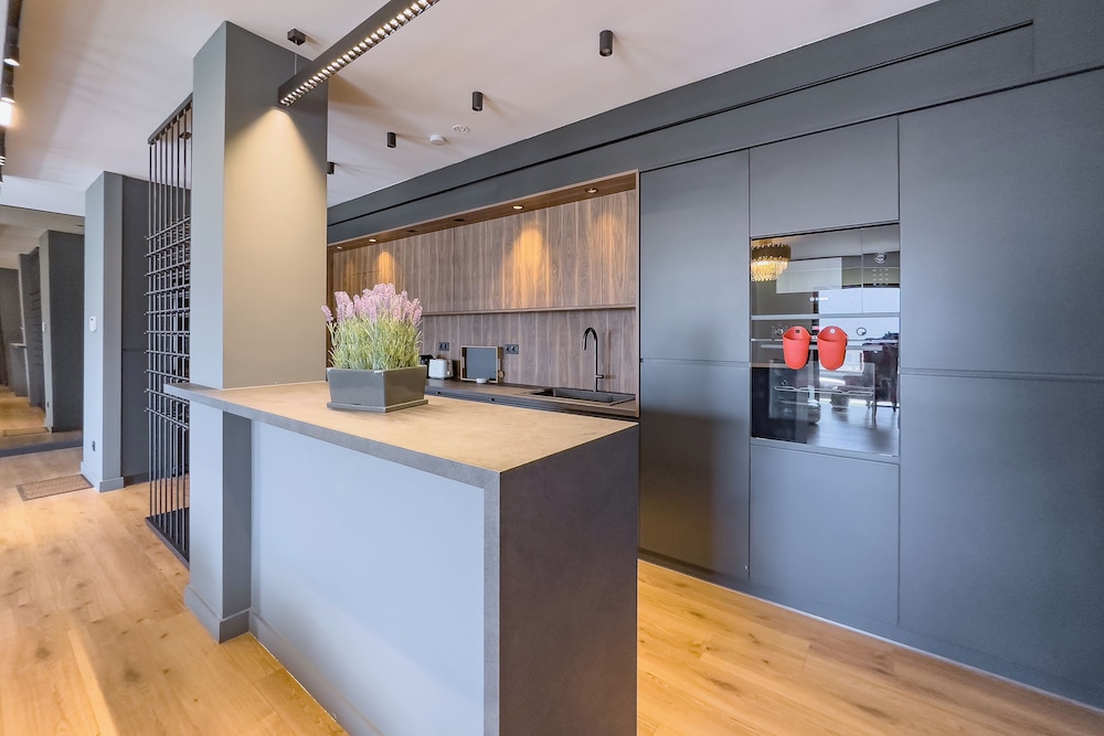 Phaedrus Living Apollo Skyview Penthouse