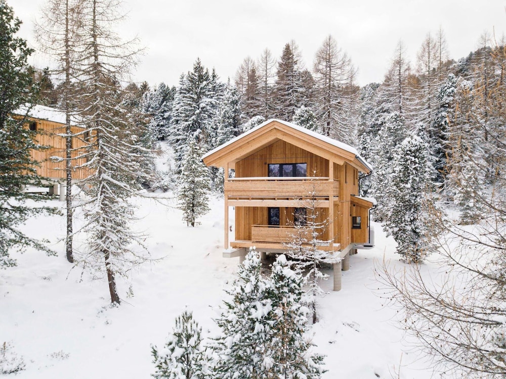 Superior Chalet With Sauna and hot tub
