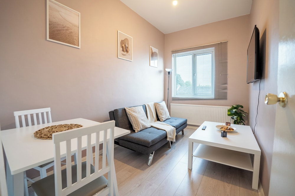 London City Escape - Stylish 2 Bedroom Apartment