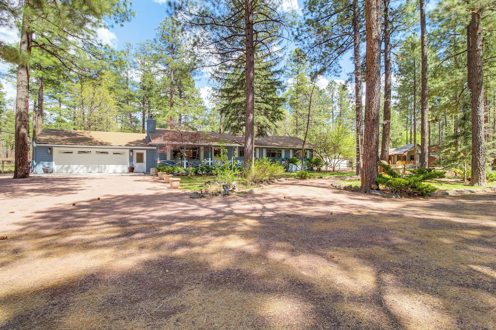 Deck + Pool Table: Pinetop-lakeside Nature Escape view 4
