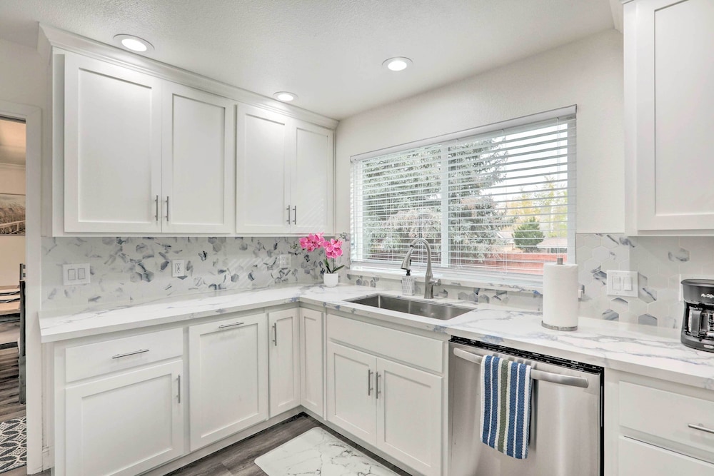 Reno Vacations - Sleek Family Retreat: 4 Mi to Downtown Reno! - Property Image 31