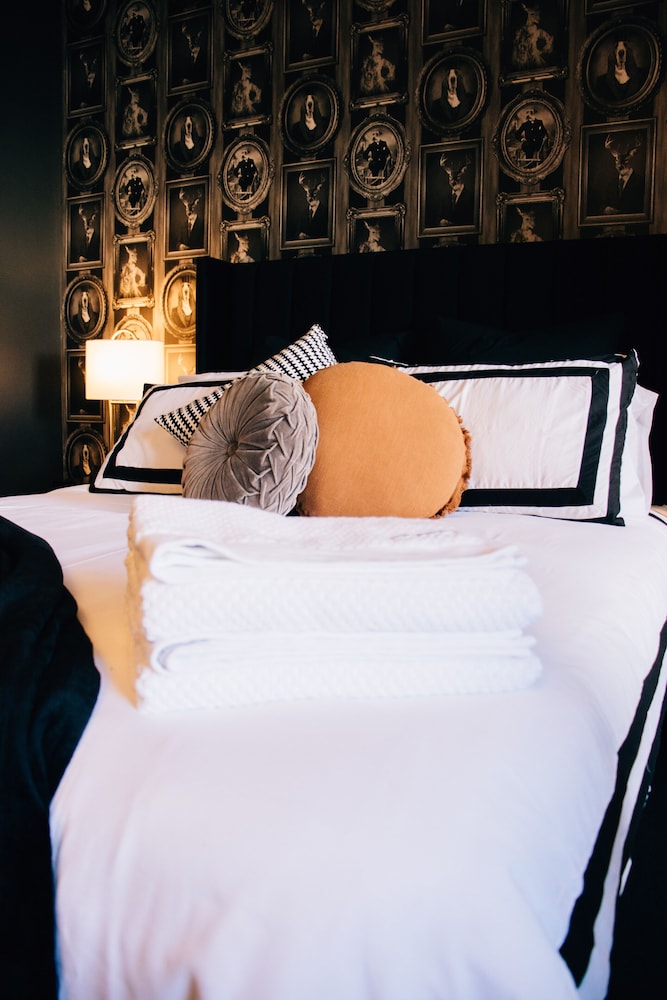 Rooms of Renown