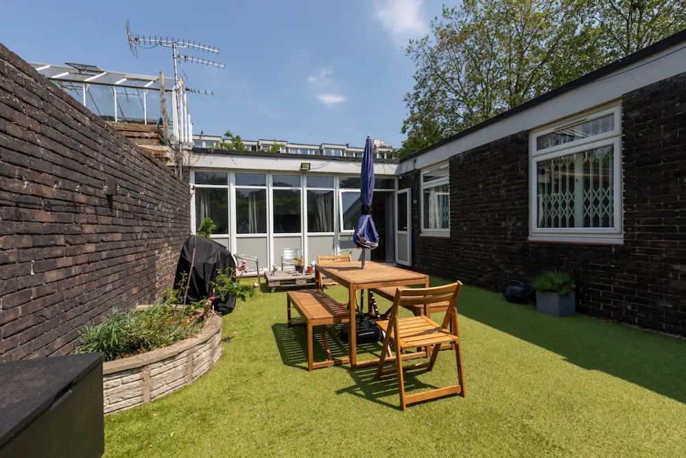 Spacious & Welcoming 4BD House - Kennington