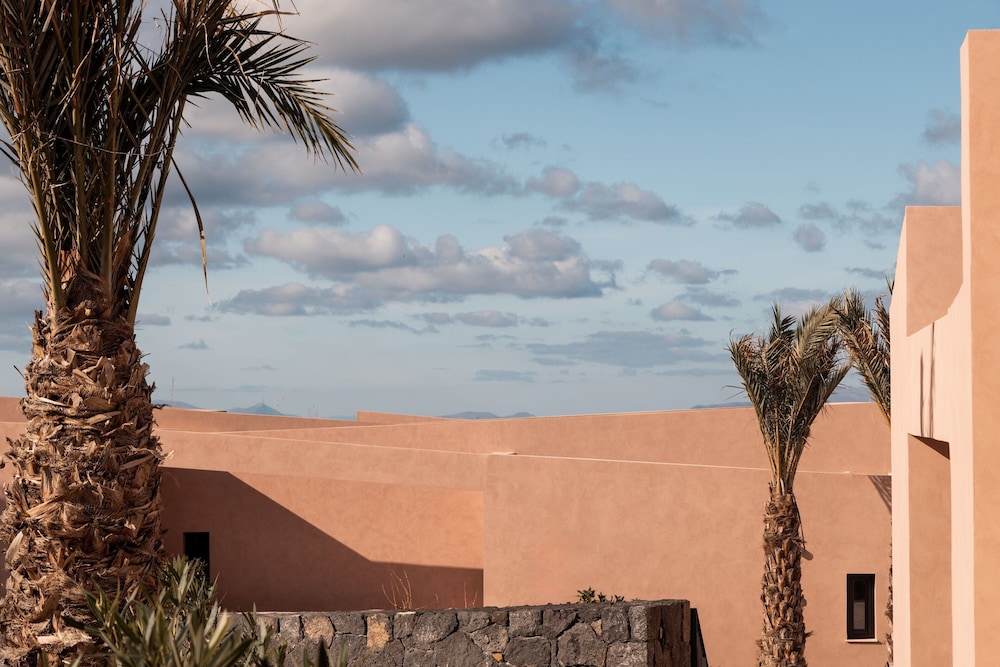 Domes Novos Santorini, Autograph Collection 3