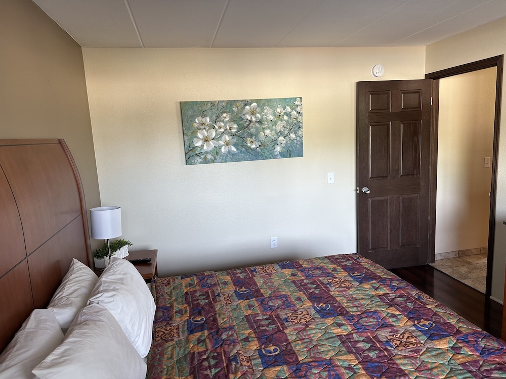 All Star Inn & Suites