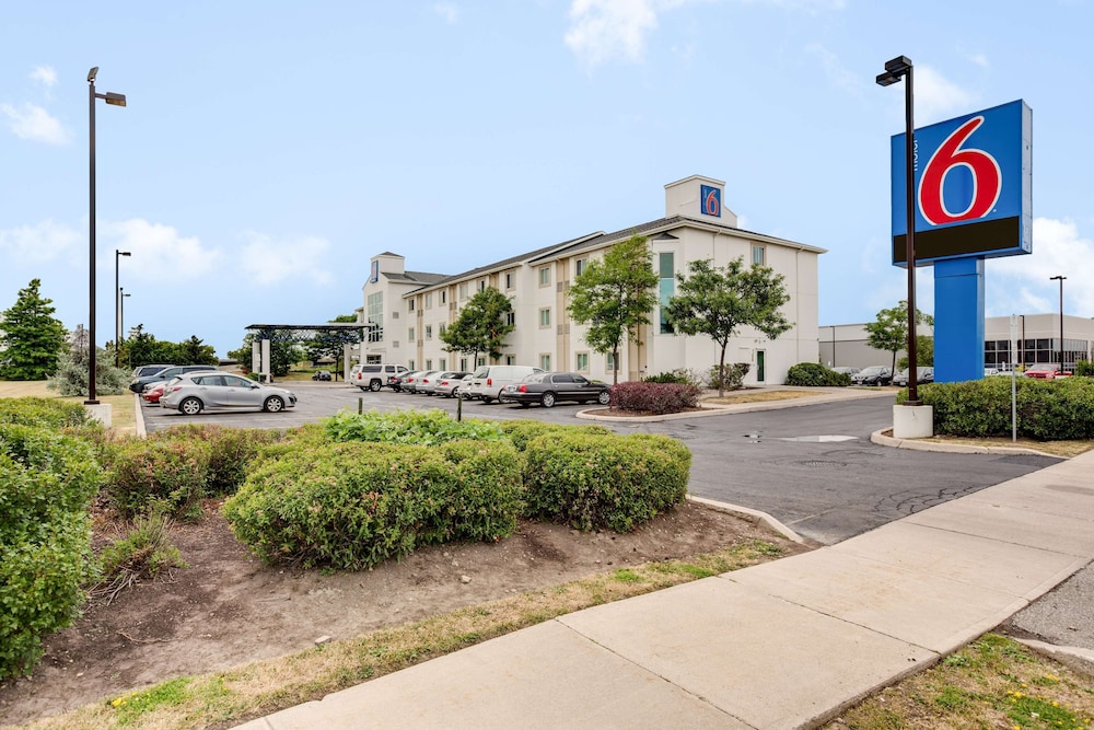 Motel 6 Brampton, ON - Toronto