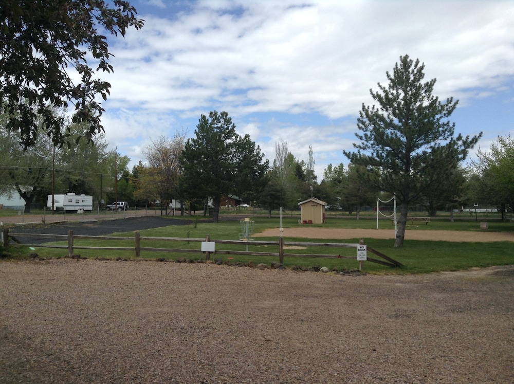 Rainbow's End Resort on Rainbow Lake
