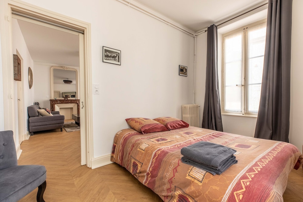 Gite Vichy : Chateau de Charmeil view 4