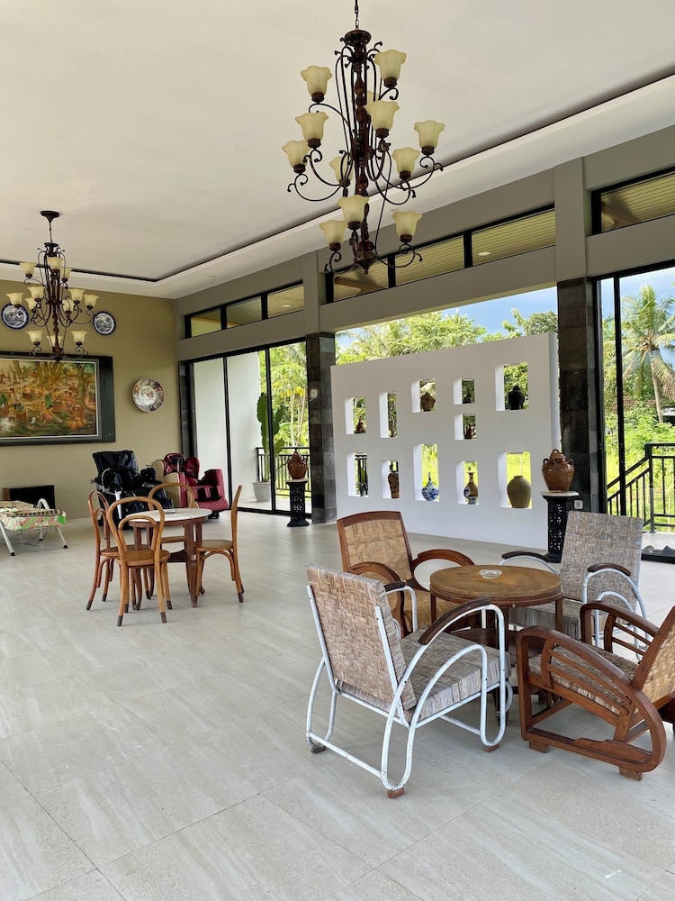 Omnni Villa Borobudur