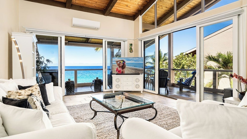 Oceanfront Penthouse With Sunset Views, A/C and Wraparound Lanai! - Vrkcv