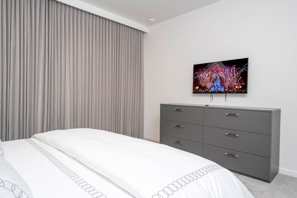 Brand NEW 12bedrooms 12bathroom At Paradiso Grande