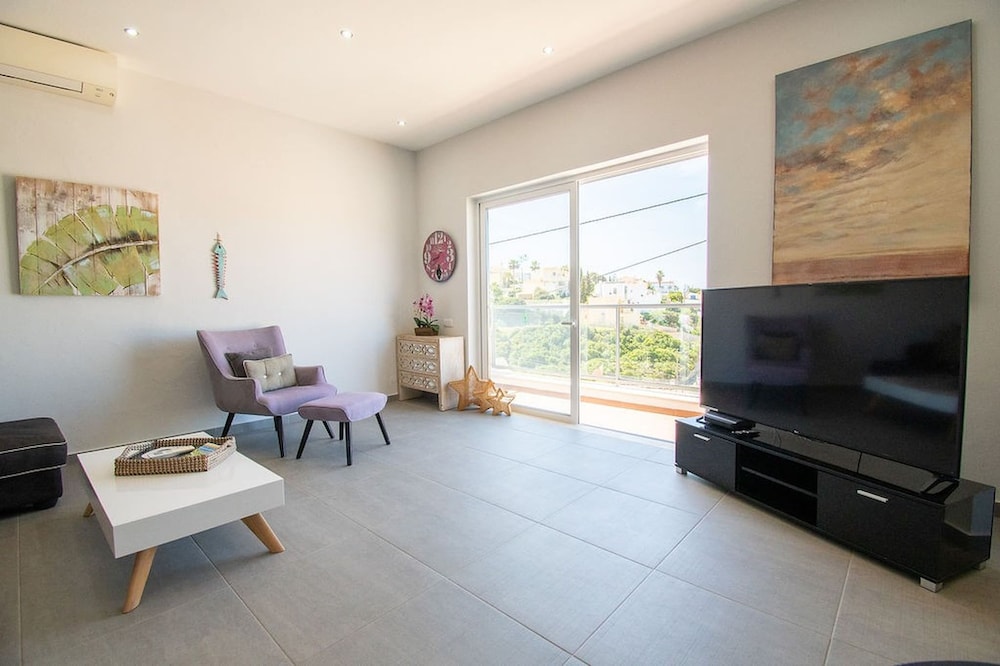12a Travessa da Nau Modernised yet Traditional h
