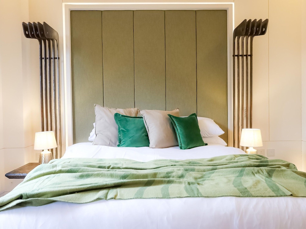 Five Bedroom Near Camden Arts Centre by Bevilla