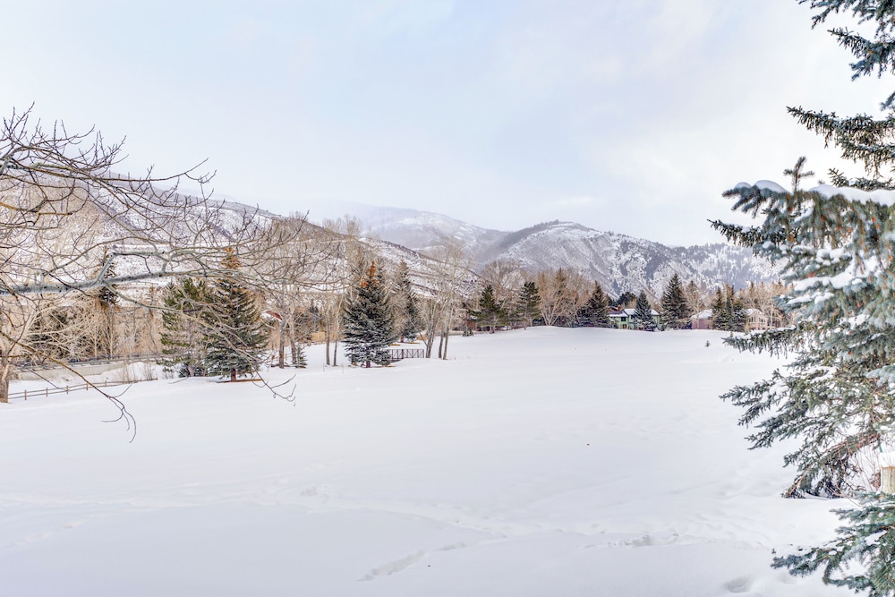 Par & Powder: Avon Haven w/ Golf & Ski Access!