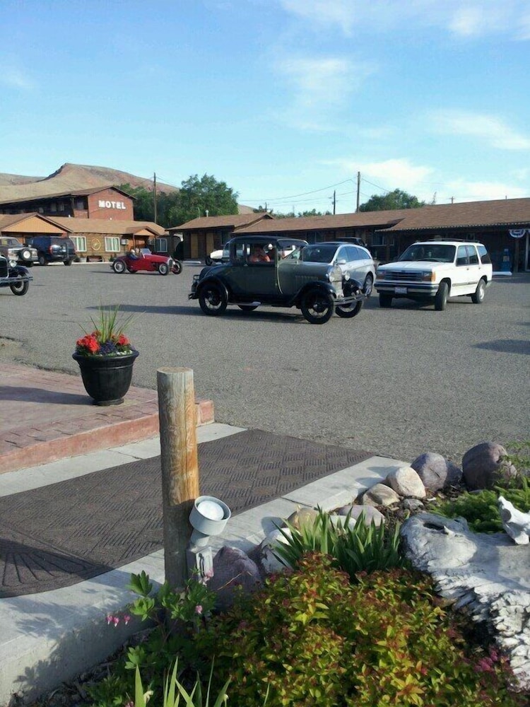 The Village Inn Motel and Restaurant