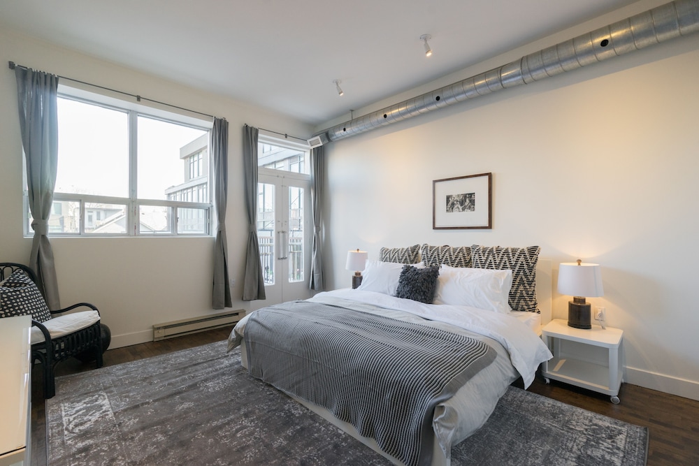 Applewood Suites - The Ossington Loft