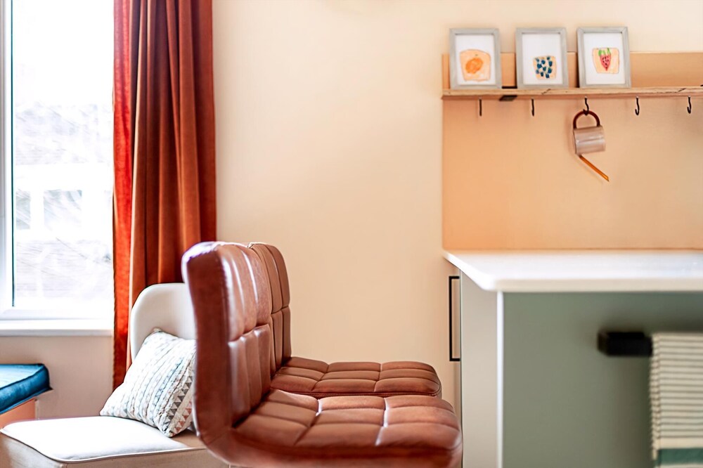 Bright 2-bed Home Near Putney Riverside