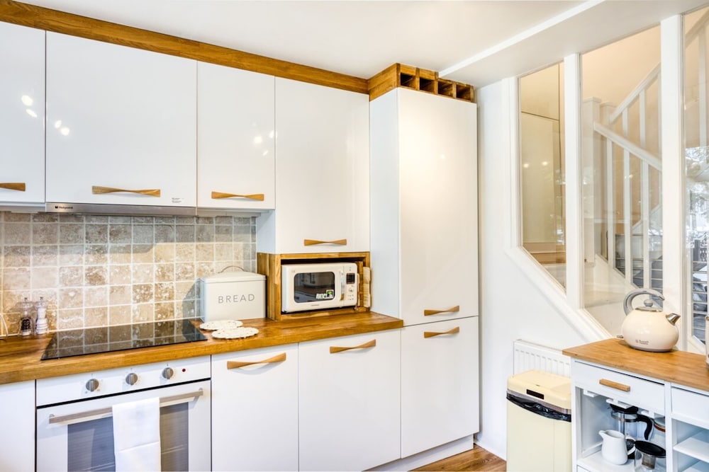 Homely 4 Bedroom House in Brixton