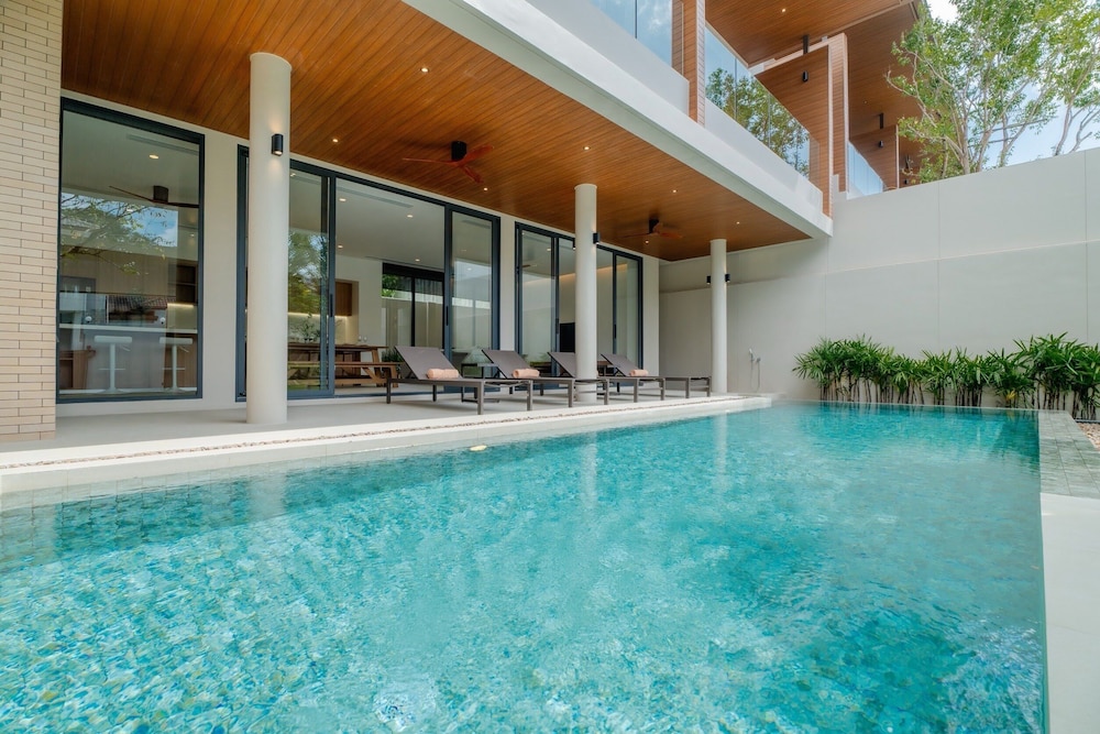 Modern Tropical Pool Villa - Saiyuan