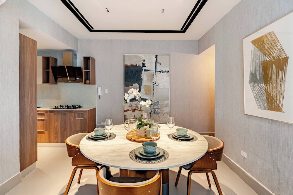 Luxurious Santo Domingo Apartment in Heart of the City, Wifi, Pool, Parking Free