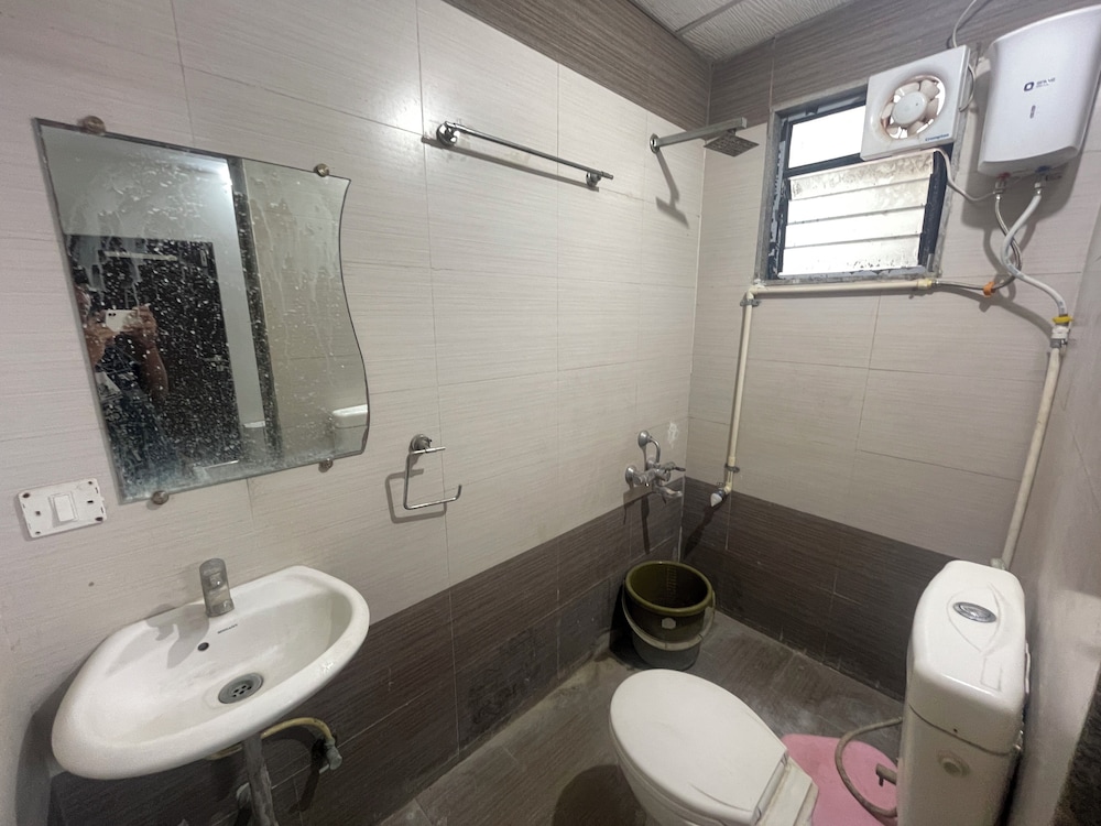 Hotel Narayan Executive Gujrat