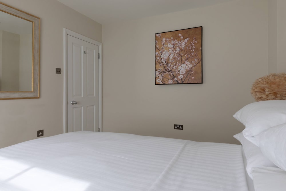 Donne Place II by Onefinestay view 4