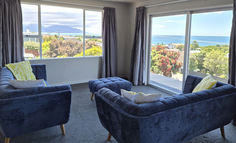 Ocean & Mountain Views 3-bedroom Home