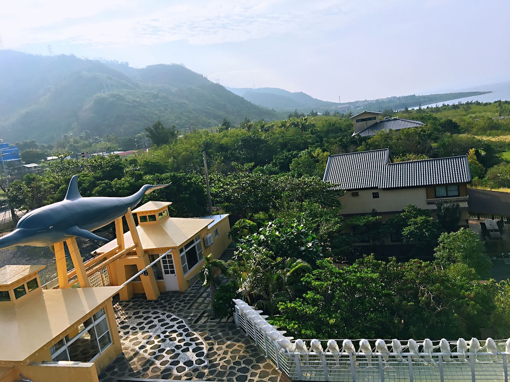 Whales Mountain & Seaview Resort