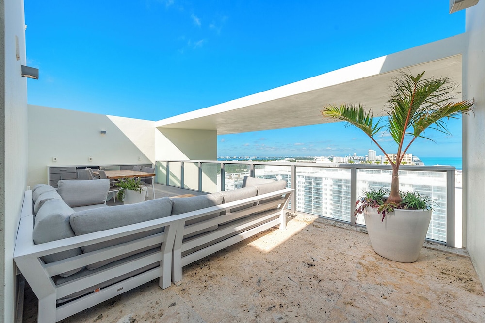 Luxury Vacation Rentals in South Beach by LRMB