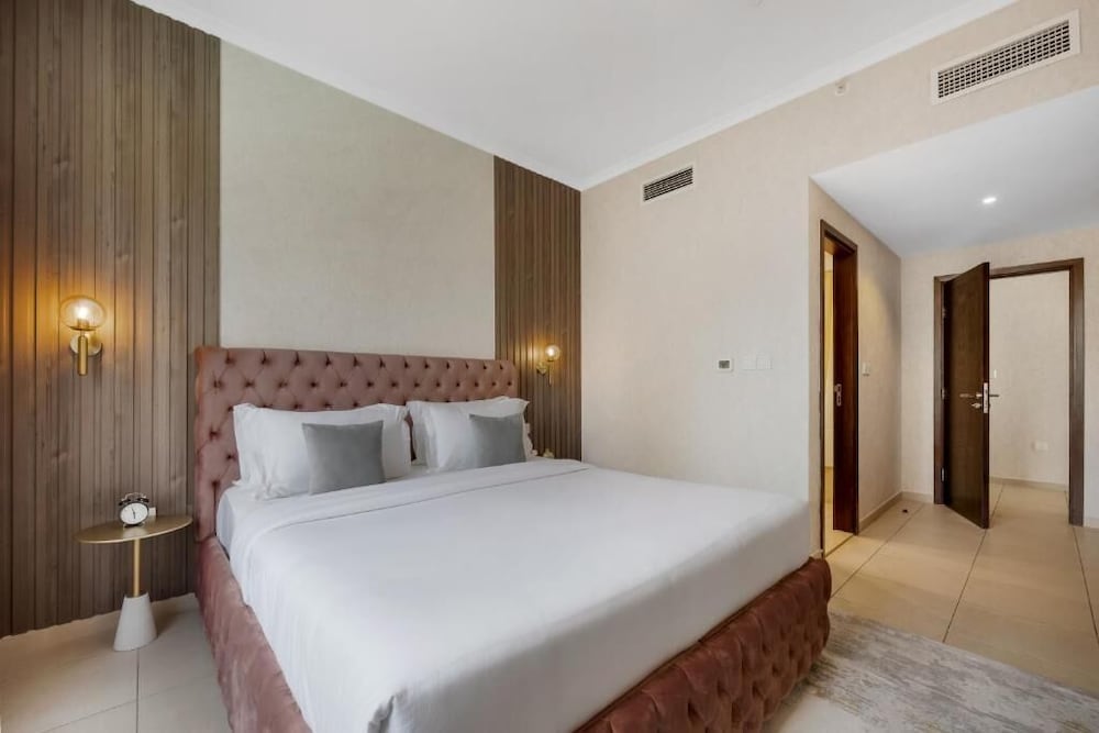 Lavish 3BR Besides Burj Khalifa and Fountain view