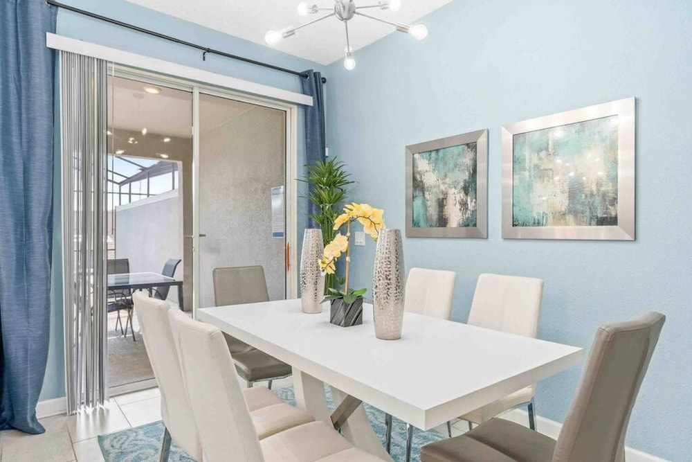 Super Dope- FUN Electric Home W Pool Amenities