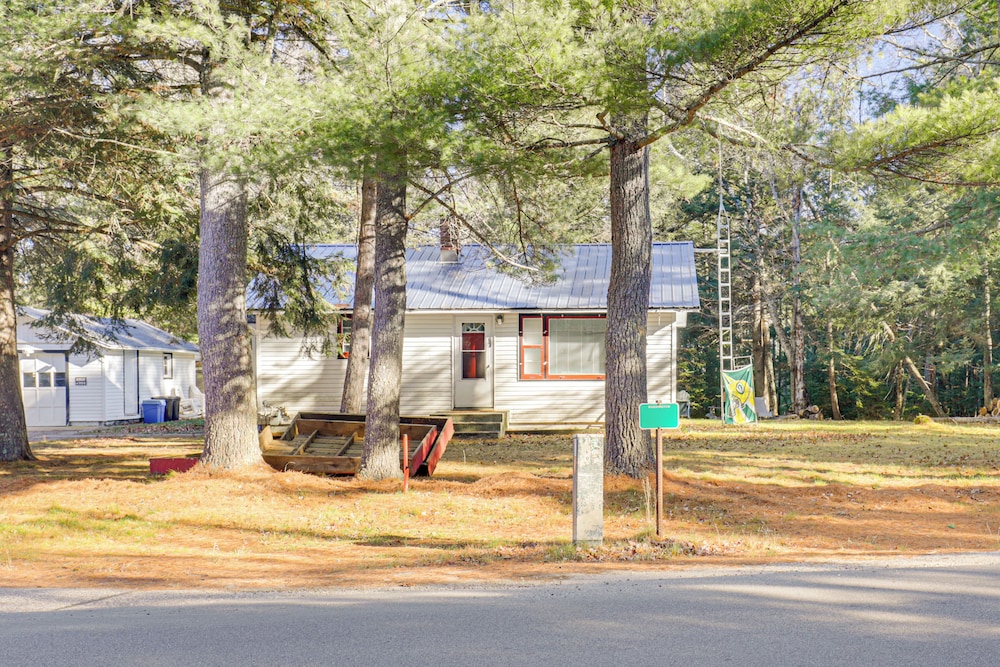 Year-round Chain of Lakes Retreat! Northwoods Home