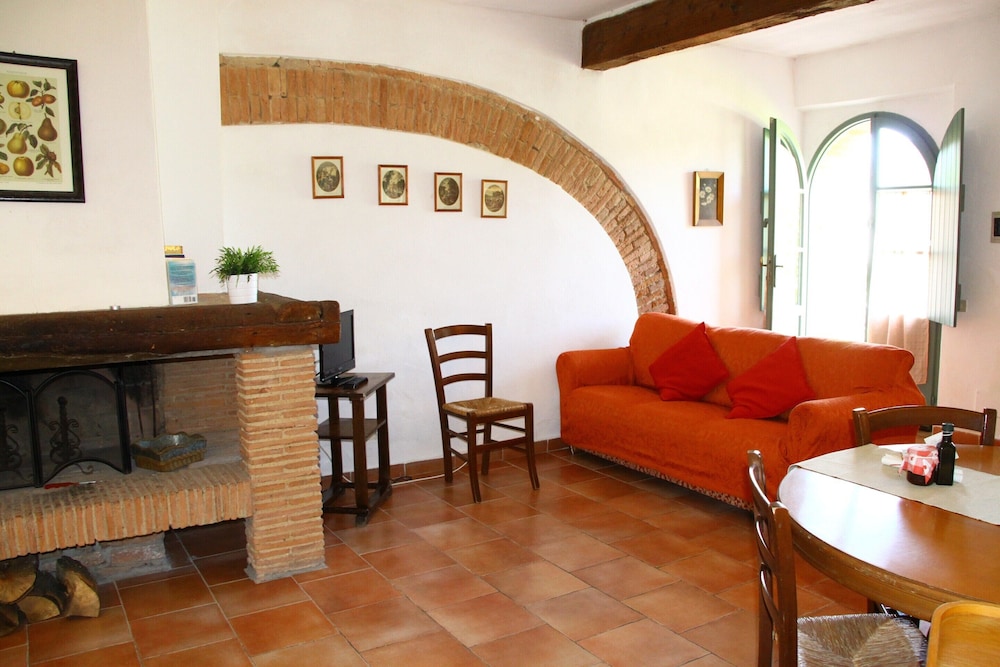 Apartment Between Pisa and Livorno