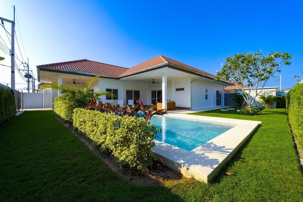 Brand-New Modern 3-Bedroom Villa MB20