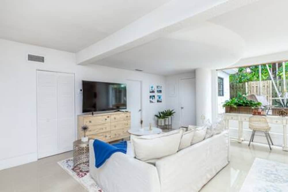 1720 Wa Kee 1B 4 Queen Beds Sleep 8 Pool Parking Wi-fi Patio