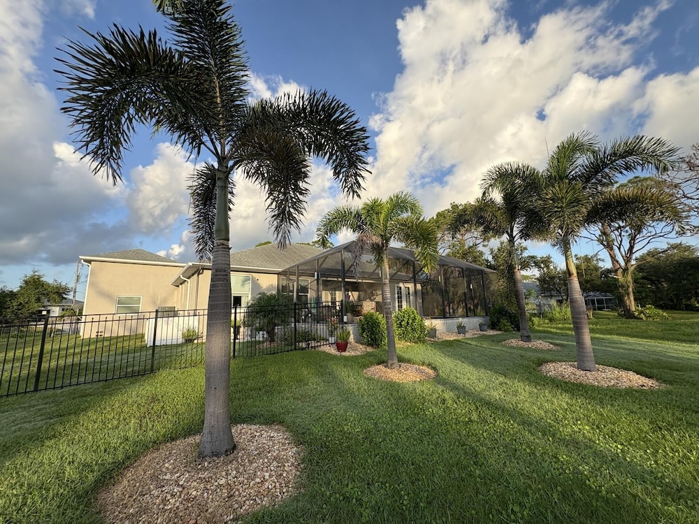 The Sanctuary - Private Pool+spa Vacation Home - Only 5 Minutes To The Gulf Coast! 3 Bedroom Home