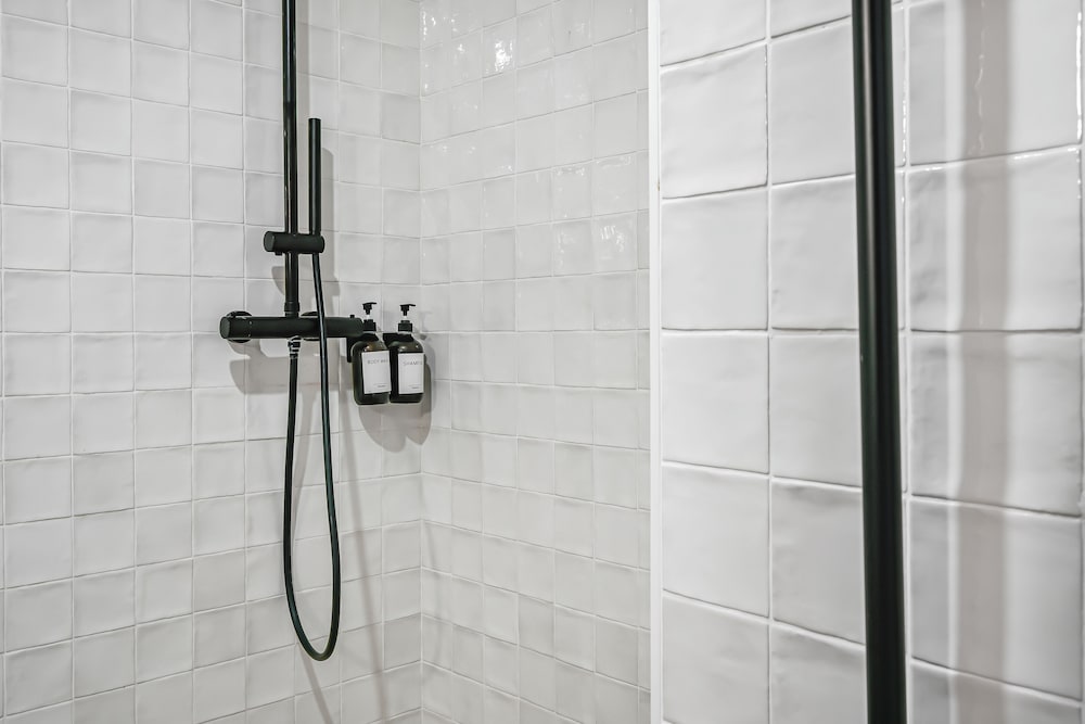 JIJI Suites
