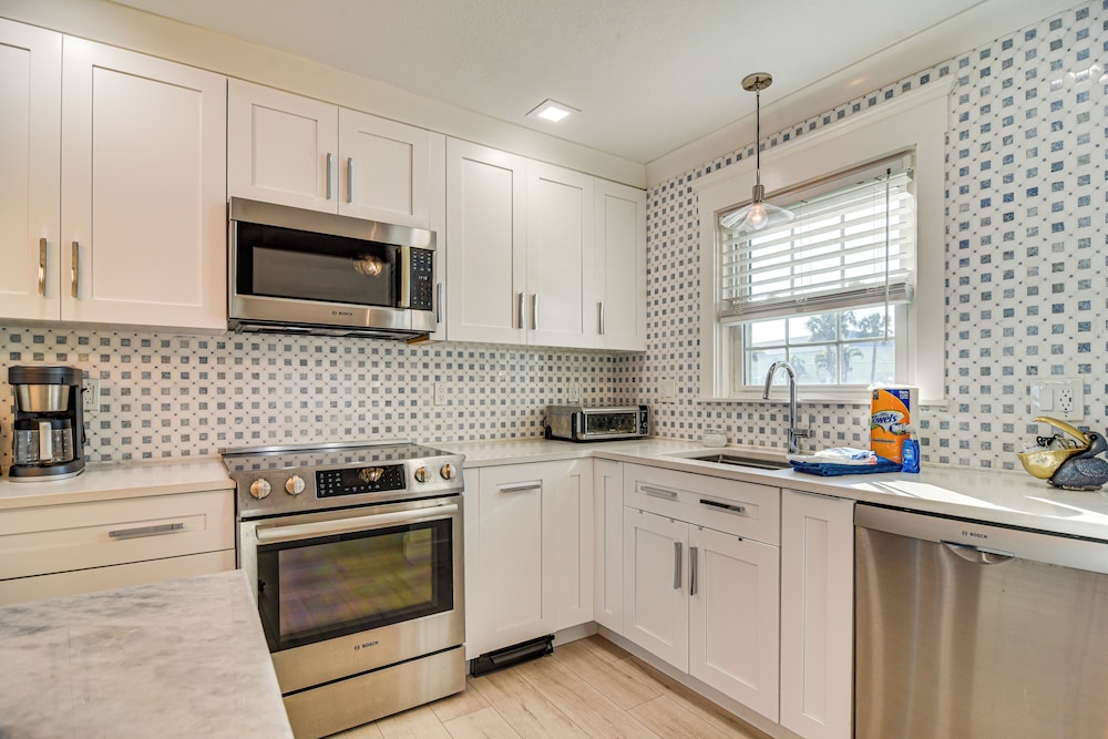 Bayfront St Petersburg Retreat 4 Mi to Downtown!
