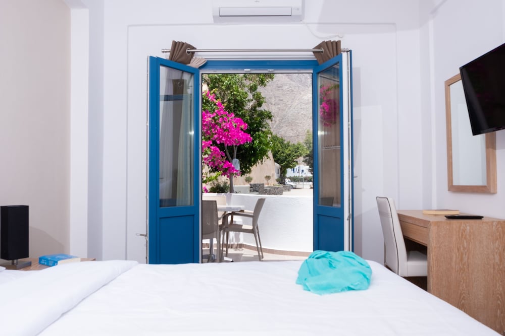 Tristhenia Hotel
