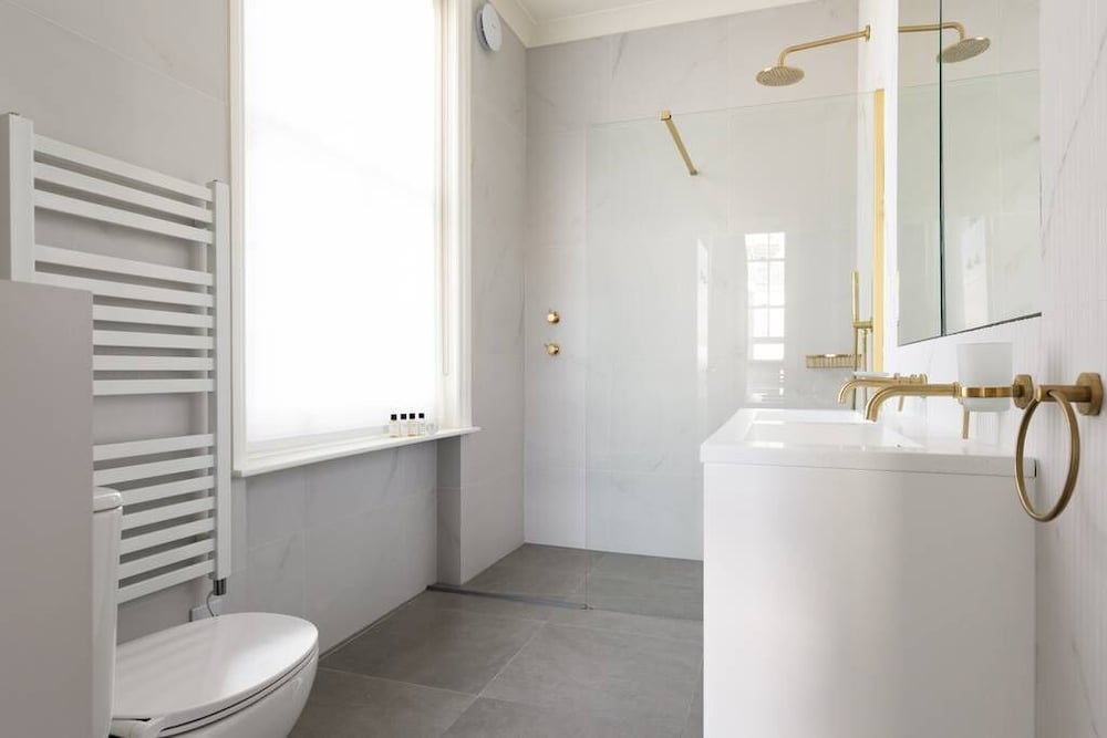 Abingdon Road IV by Onefinestay
