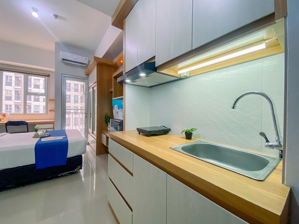 Cozy And Enjoy Living Studio Transpark Juanda Bekasi Timur Apartment