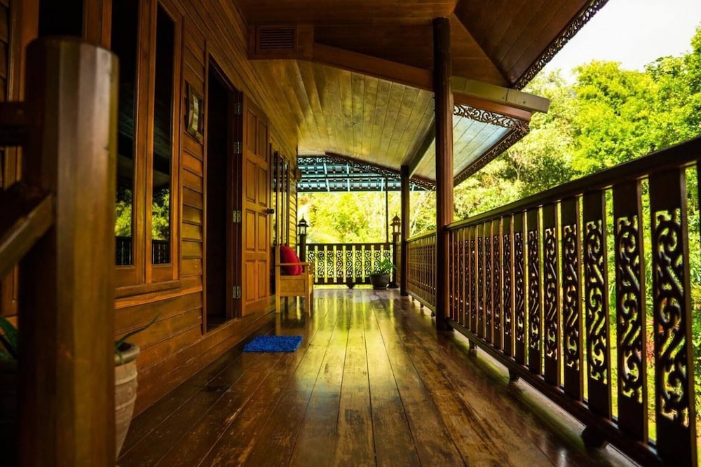 Villa Paraiso Traditional Thai