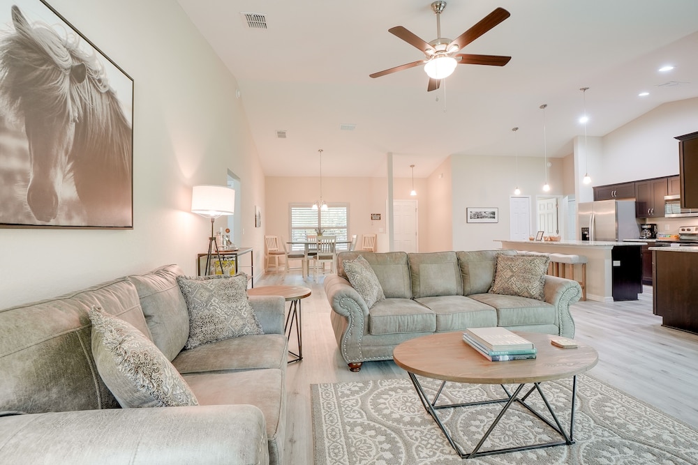 Pet-friendly Home w/ Fenced Yard in Dunnellon