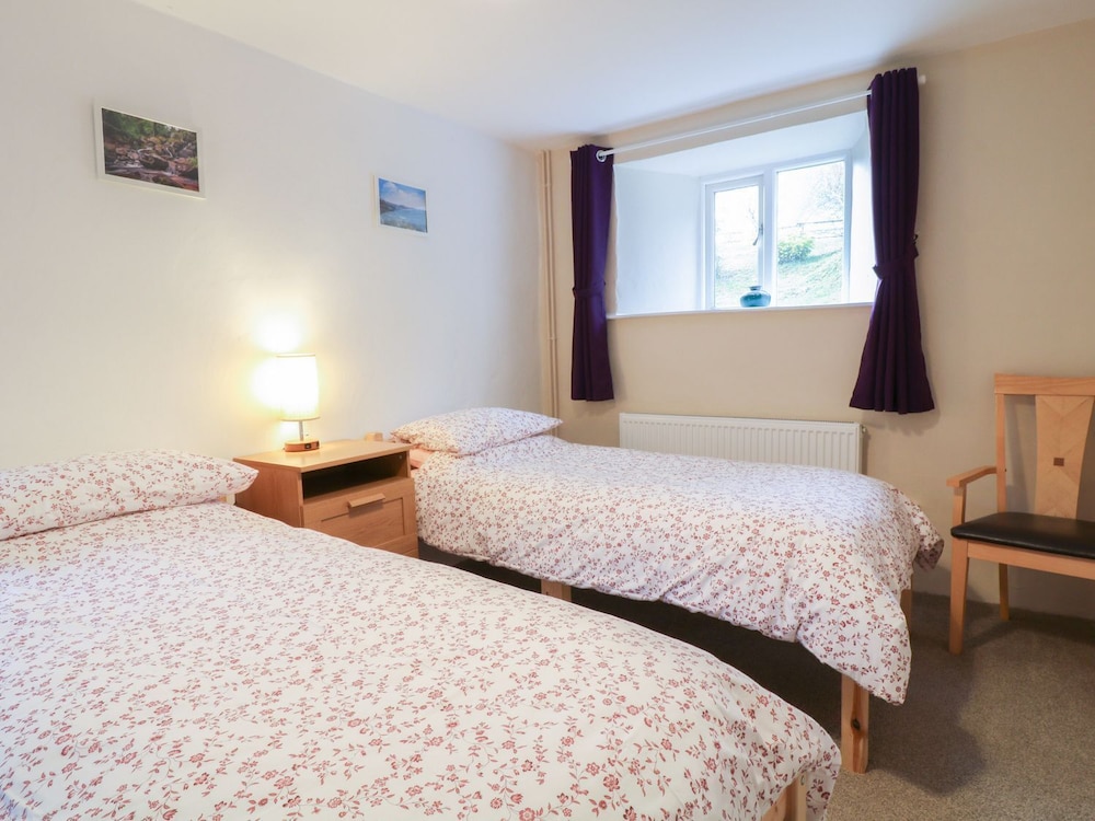 Wingstone Farm Cottage view 3