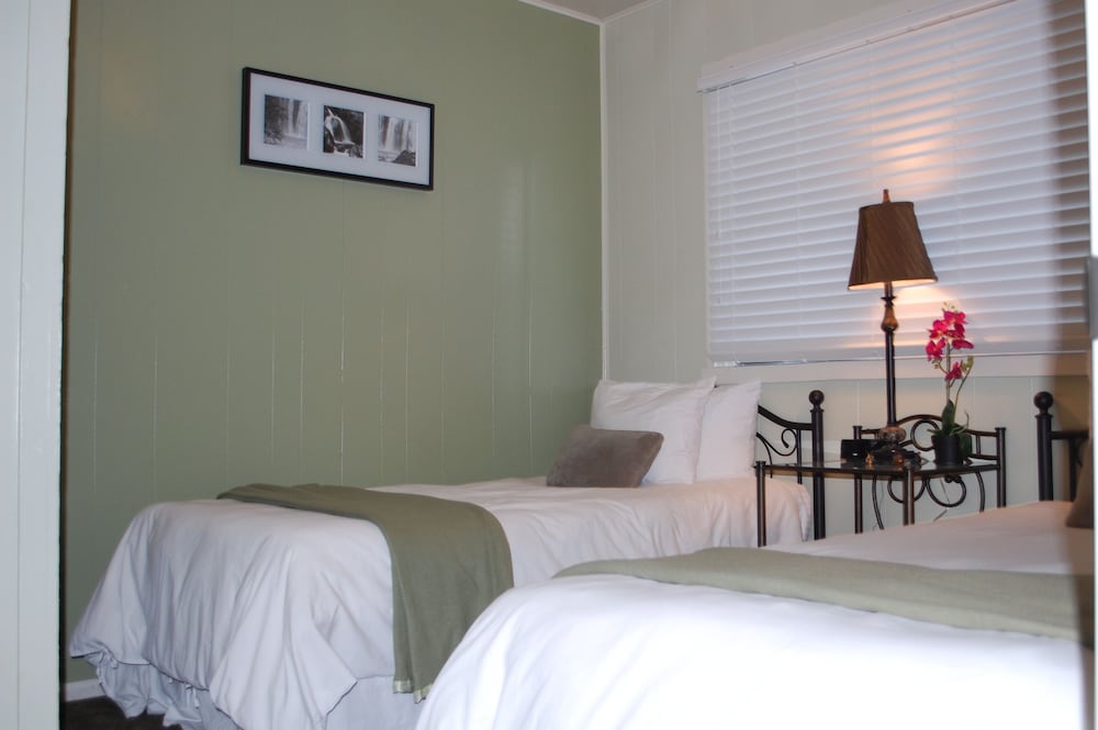 Bishop Vacations - El Rancho Motel - Property Image 13