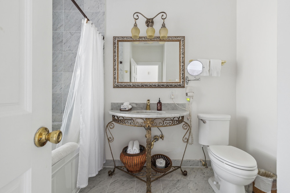 Columbia Vacations - The Columbia Inn at Peralynna Manor - Property Image 100