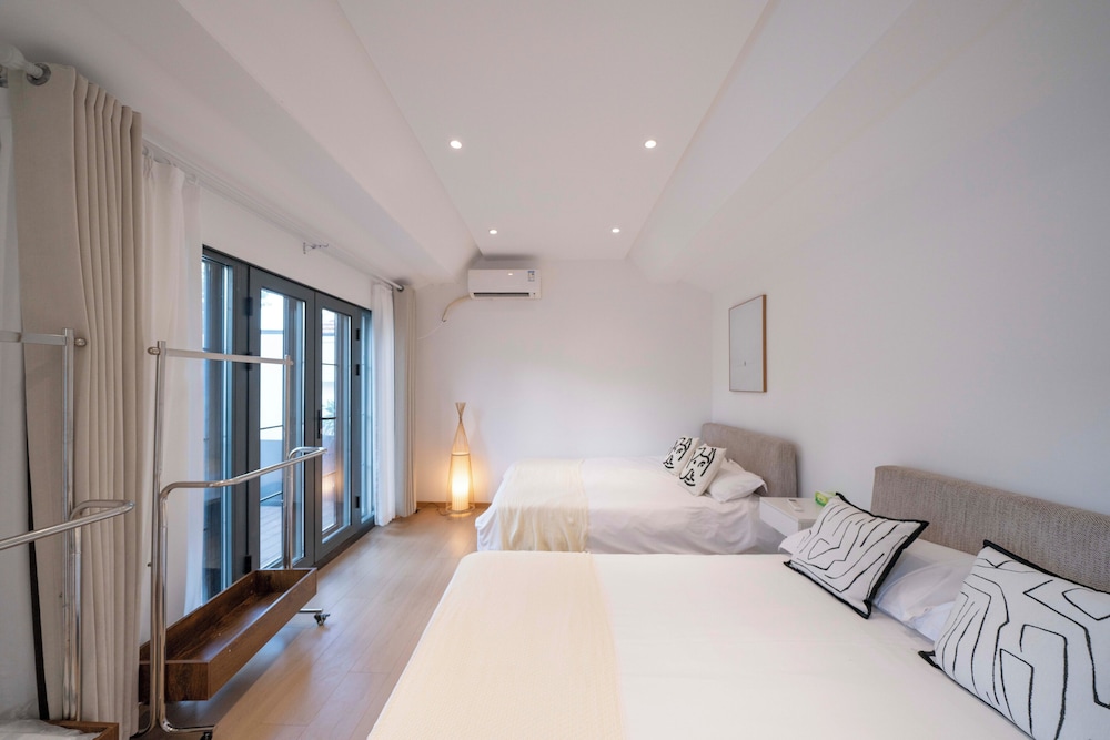 Book and Bed - Xujiahui