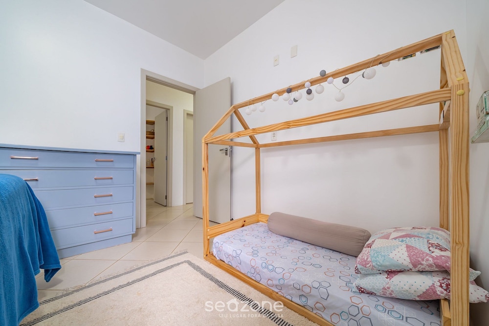 4BR Home w/ BBQ 100m From Beach Jat0355